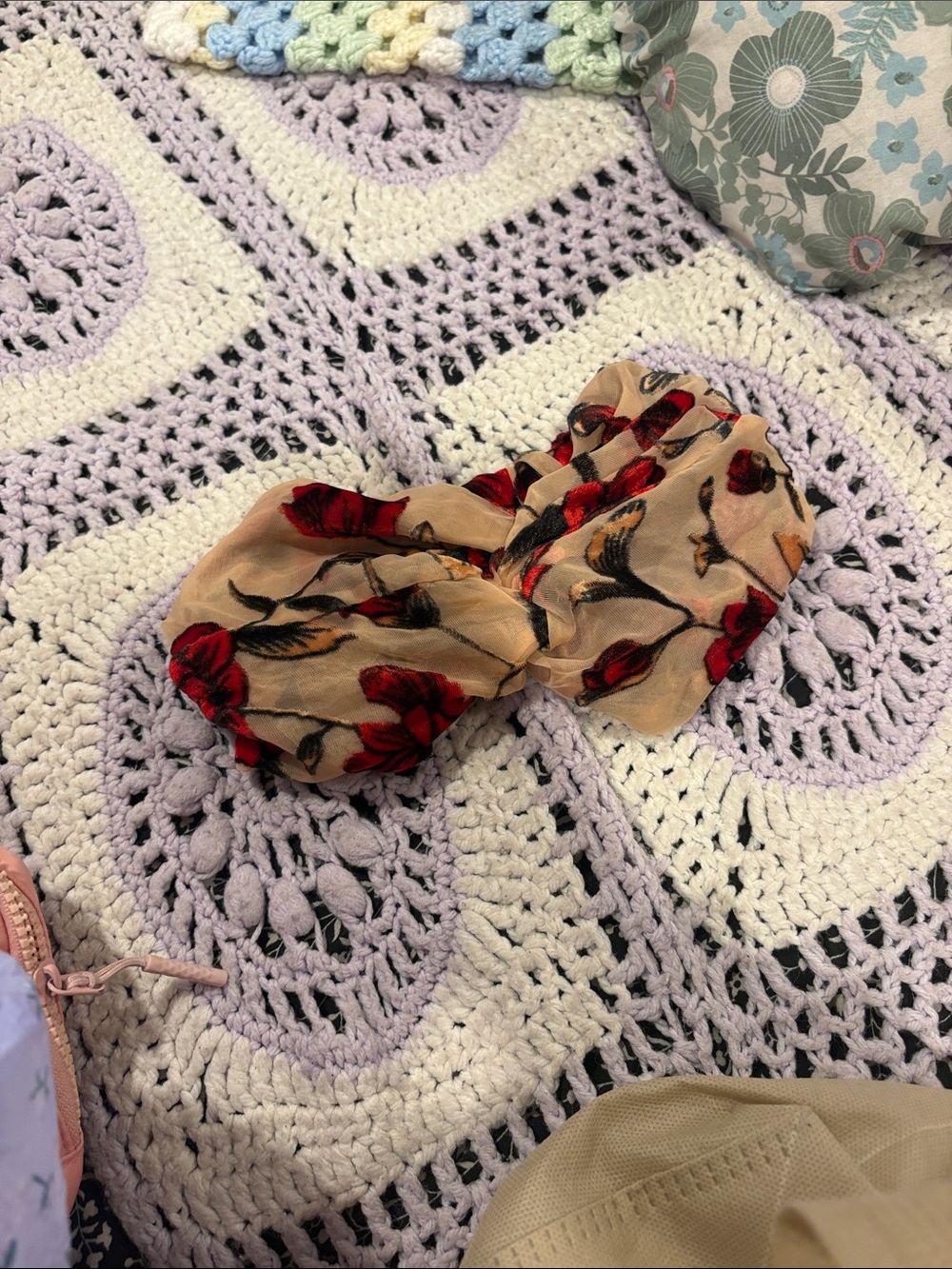 Floral Red Rose Print Beige Scrunchie